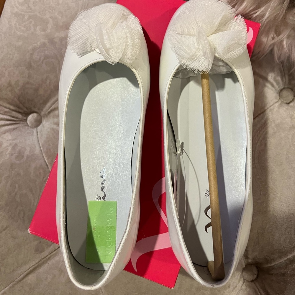 BBWT Nina kids dress shoes. White size 5
